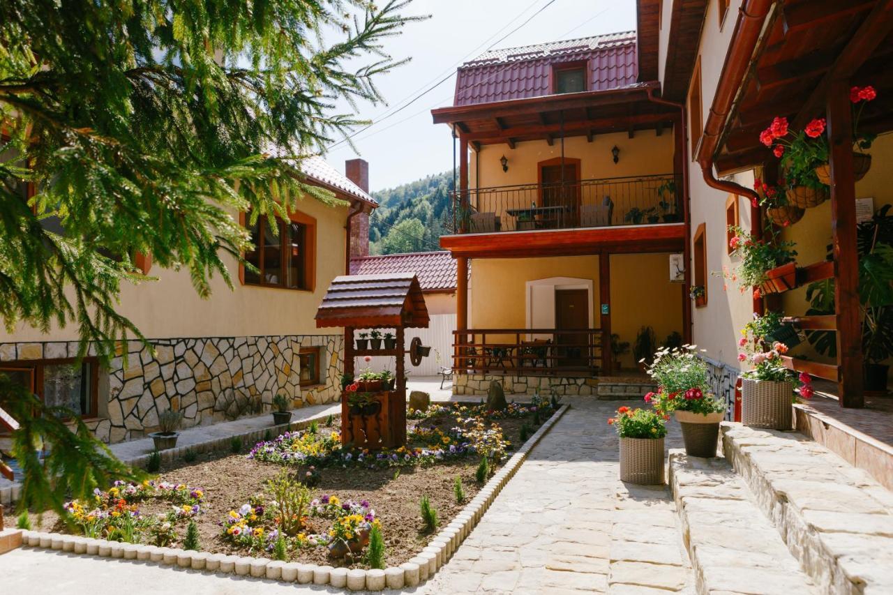 Pensiunea Luka Slănic-Moldova Exterior foto